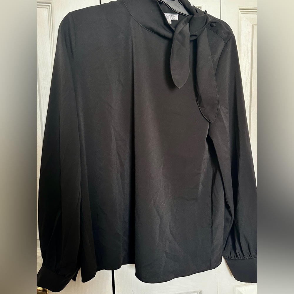 Women’s blouse with side neck tie and button detail